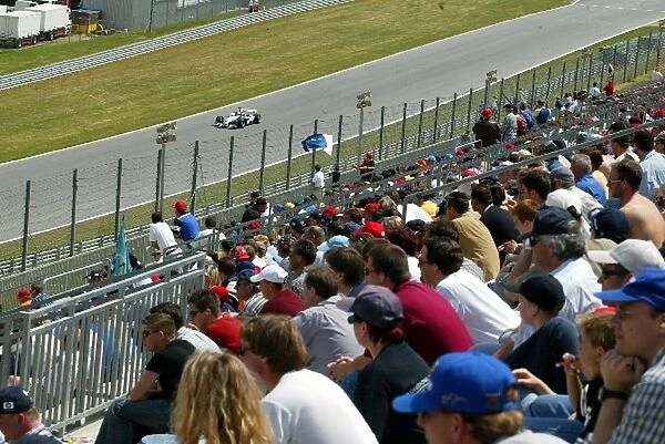 Formula One World Championship: Crowd watch the warm up session