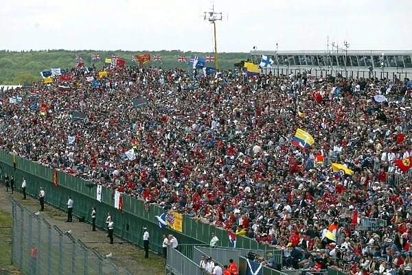Formula One World Championship: Crowds: Formula One World Championship, Rd11, British Grand Prix, Race Day, Silverstone, England, 20 July 2003