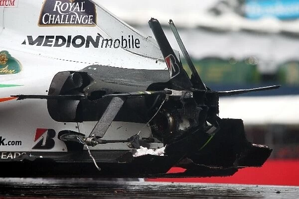 Formula One World Championship: The damaged Force India F1 VJM02 of Vitantonio Liuzzi Force India F1