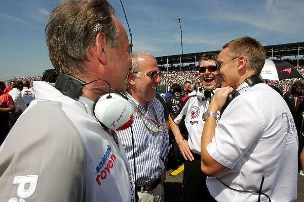 Formula One World Championship: Dave Richards talks with Martin Whitmarsh on the grid