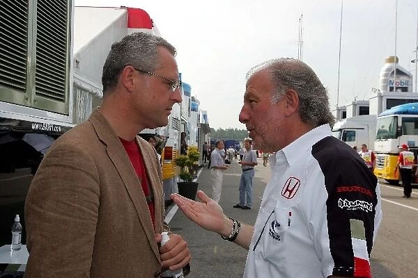 Formula One World Championship: Didier Stoessel talks with David Richards BAR Team Principal