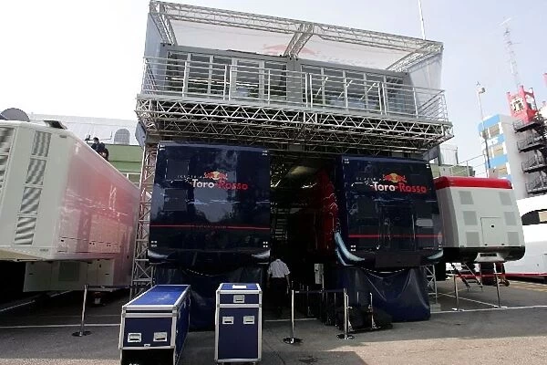 Formula One World Championship: Engineers treehouse above the Toro Rosso trucks