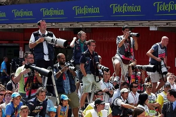 Formula One World Championship: F1 photographers in Parc ferme