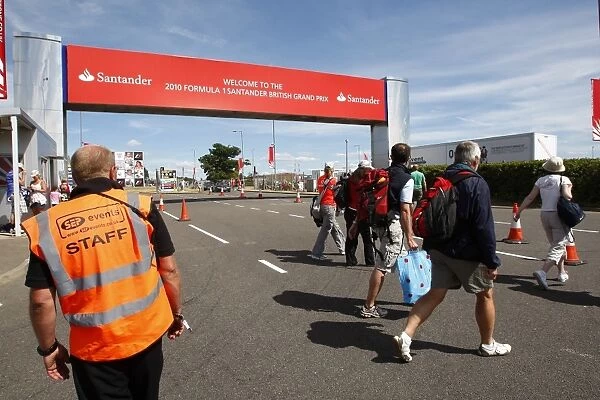 Formula One World Championship: Fans and Atmosphere and Main Entrance