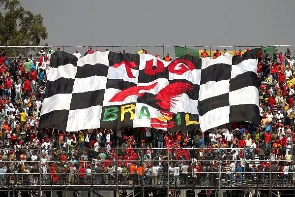 Formula One World Championship: Fans and banner