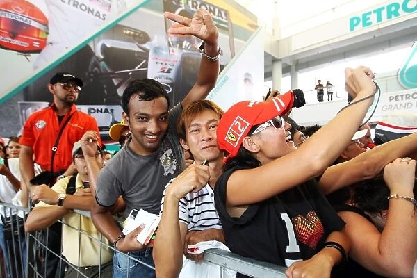 Formula One World Championship: Fans at the drivers autograph signing session