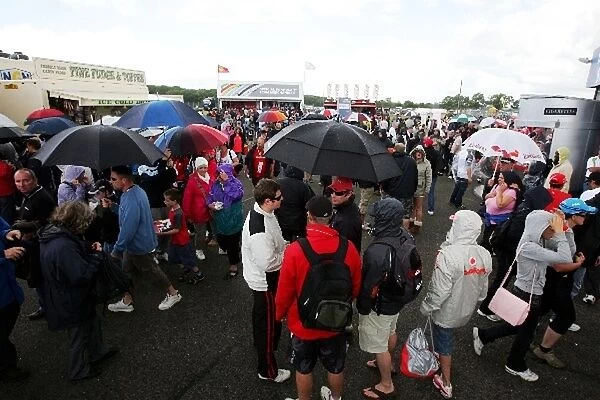 Formula One World Championship: Fans in the merchandise area
