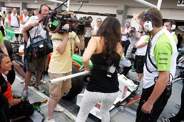 Formula One World Championship: Fergie Black Eyed Peas Singer, practices pit stops with the Force India F1 Team