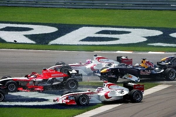 Formula One World Championship: First corner crash at the start of the race