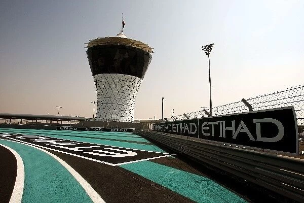 Formula One World Championship: First corner and Shams Tower