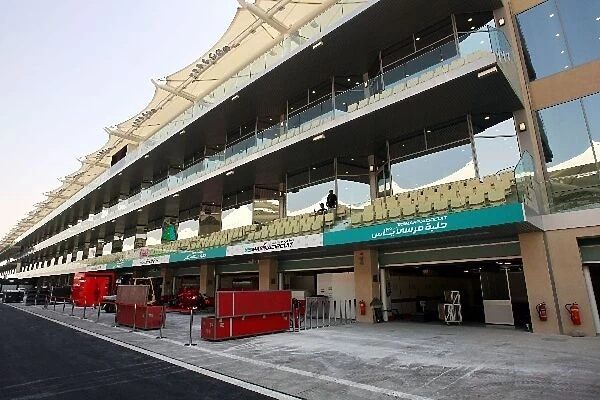 Formula One World Championship: Freight in the pit lane
