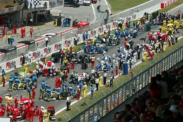 Formula One World Championship: The grid forms up 15 minutes before the race