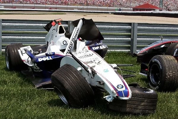Formula One World Championship: Gthe damaged car of Nico Rosberg Williams