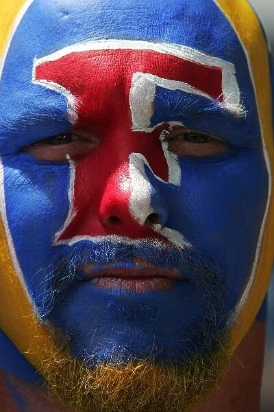 Formula One World Championship: A head is painted like a Fosters can