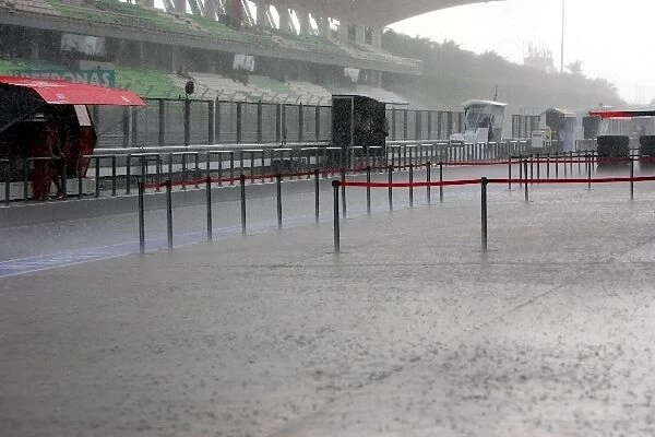 Formula One World Championship: A heavy thunderstorm empties the pits
