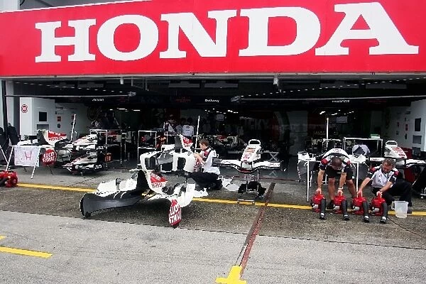 Formula One World Championship: Honda pits