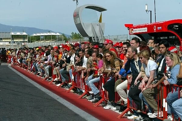 Formula One World Championship: Hundreds of spectators take part in a pit road walk about