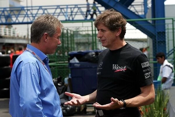 Formula One World Championship: Jacques Villeneuves Manager Craig Pollock talks with Mario Illien Ilmor Engine Designer