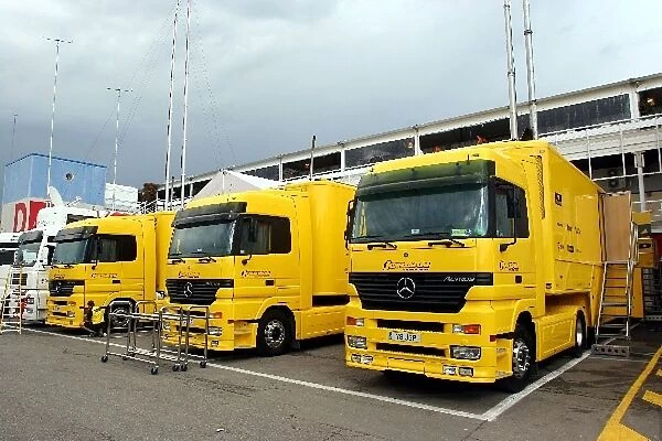 Formula One World Championship: Jordan trucks