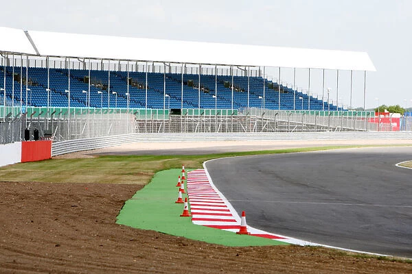 Formula One World Championship: Kerbing and grandstand