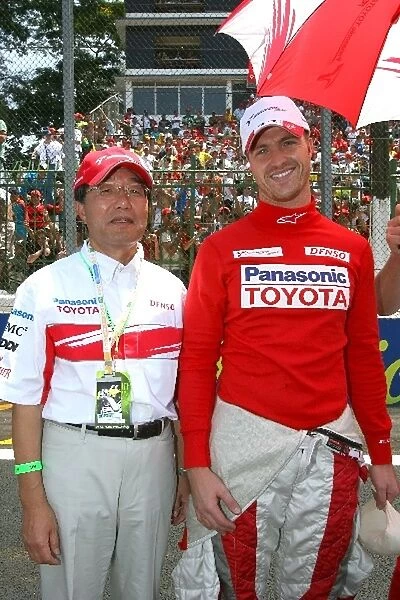 Formula One World Championship: Kyoji Sasazu Toyota Motor Company Executive Vice President with Ralf Schumacher Toyota