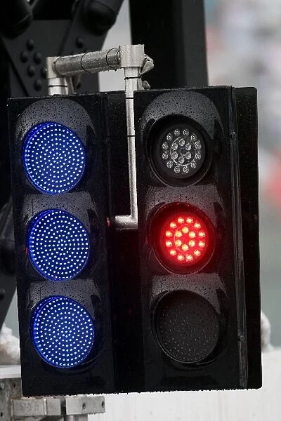Formula One World Championship: Lights at the end of the pit lane