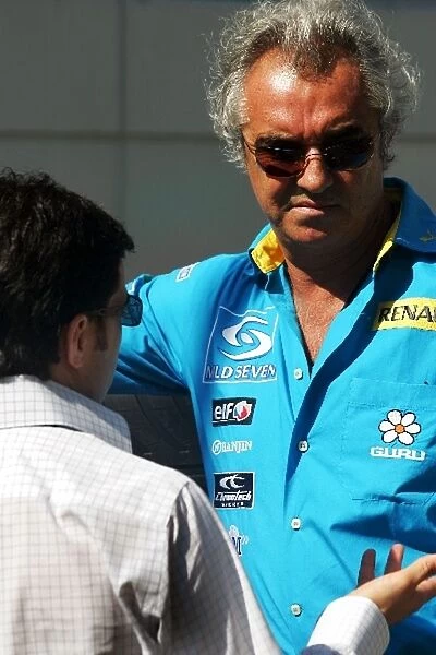 Formula One World Championship: Lucio Cavuto Manager of Jarno Trulli Toyota talks with Flavio Briatore Renault Team Principal