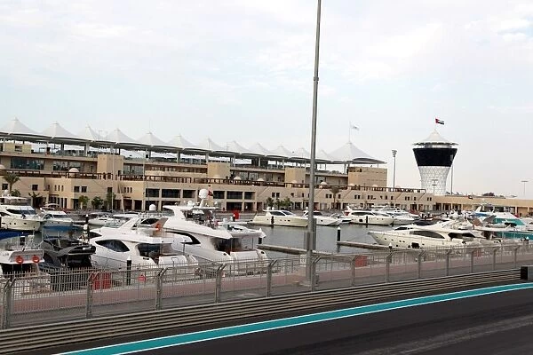 Formula One World Championship: Marina and boats