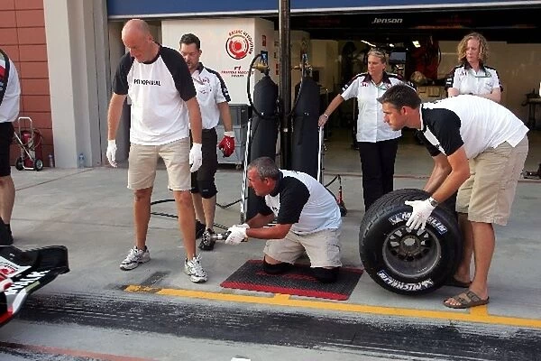 Formula One World Championship: Mark Sutton takes part in the Honda Pit stop 4 real competition