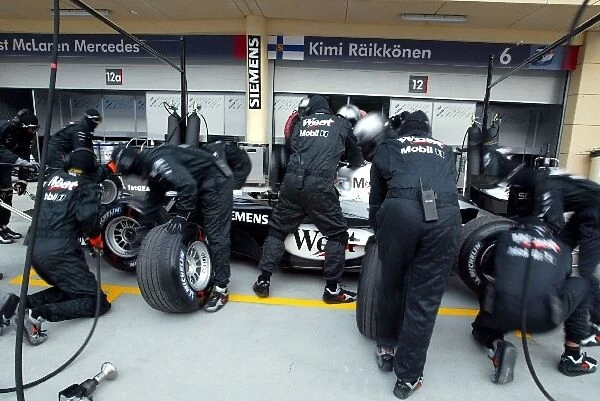 Formula One World Championship: McLaren pitstop practice