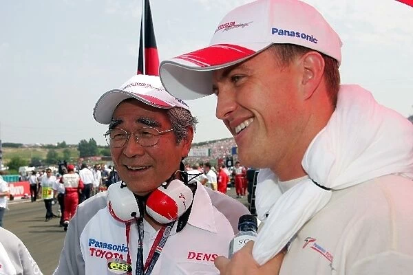 Formula One World Championship: Mr. Katsuhiro Nakagawa Vice President of Toyota with Ralf Schumacher Toyota on the grid