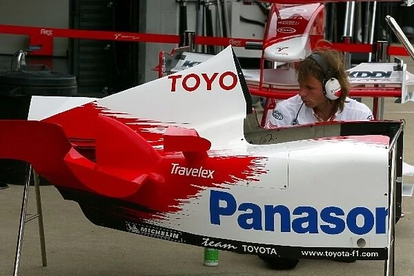 Formula One World Championship: New aerodynamic winglets on the Toyota TF103