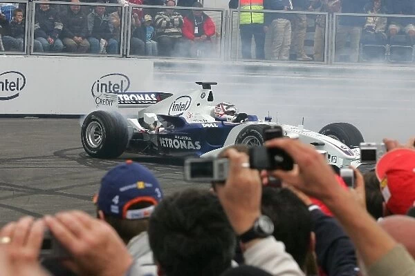 Formula One World Championship: Nigel Mansell drives a BMW Sauber F1 Car