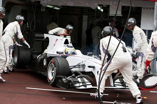 Formula One World Championship: Pedro De La Rosa BMW Sauber C29 makes a pit stop and retired from the race