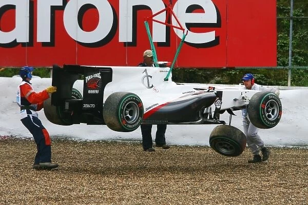 Formula One World Championship: Pedro De La Rosa BMW Sauber C29 crashes out of qualifying