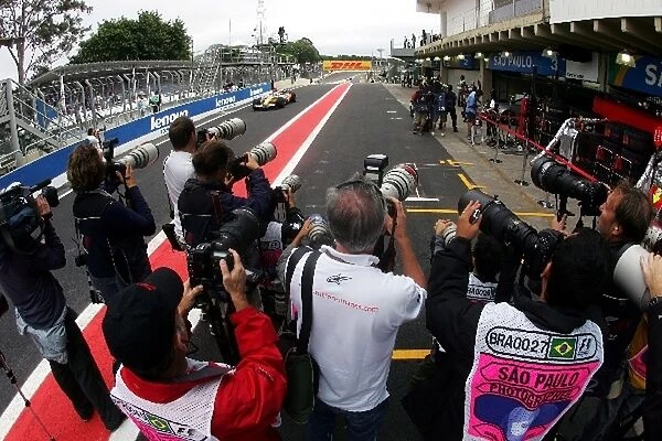 Formula One World Championship: Photographers in the pit lane