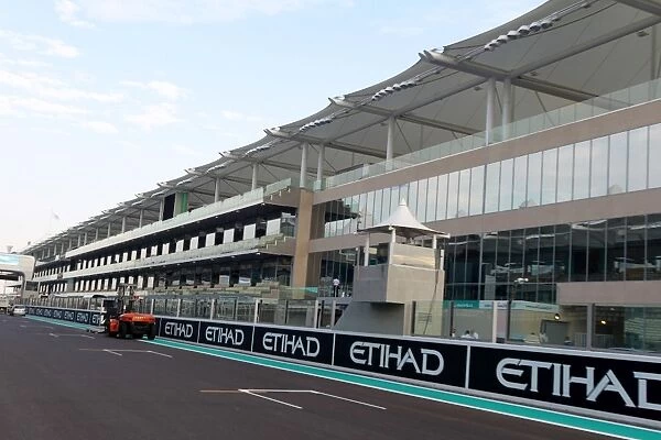 Formula One World Championship: Pit Buildings and Paddock Club