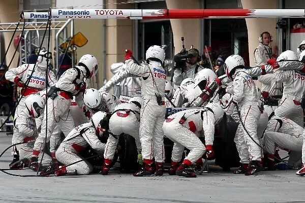 Formula One World Championship: Pitstop for Jarno Trulli Toyota TF108