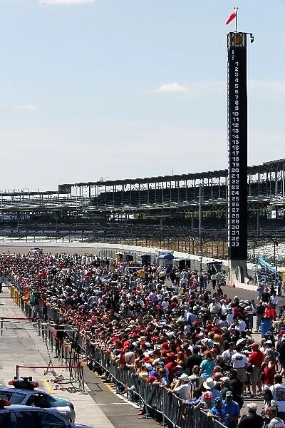 Formula One World Championship: The very popular pit walkabout