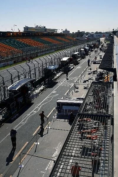 Formula One World Championship: Preparations in the pitlane