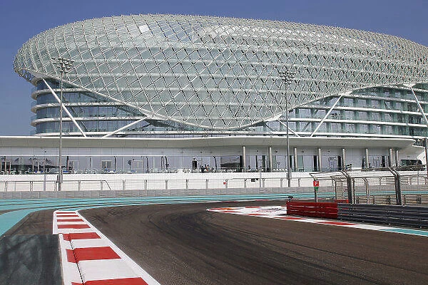 Formula One World Championship, Rd19, Abu Dhabi Grand Prix, Preparations, Yas Marina Circuit, Abu Dhabi, UAE, Thursday 20 November 2014