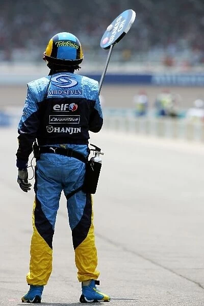 Formula One World Championship: Renault lollipop mechanic
