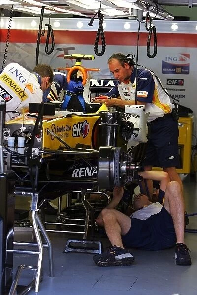Formula One World Championship: Renault R27 in the pits