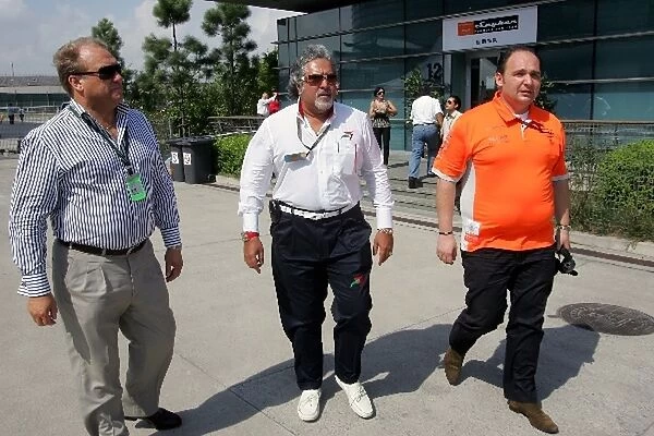 Formula One World Championship: Robert Fearnley, Dr Vijay Mallya CEO Kingfisher and Colin Kolles Spyker Team Principal