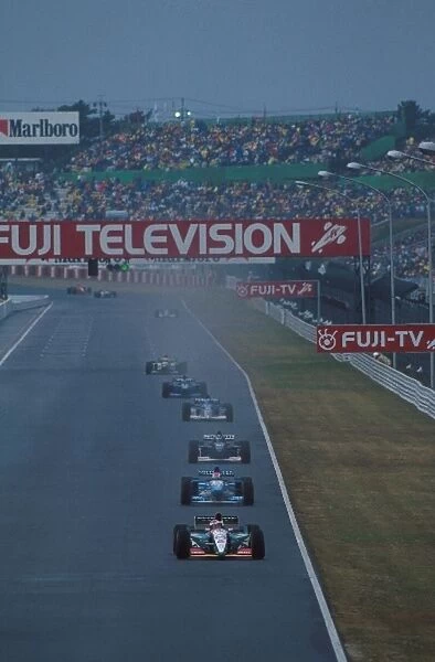 Formula One World Championship: Rubens Barrichello Jordan 195 leads Johnny Herbert, Frentzen and Salo