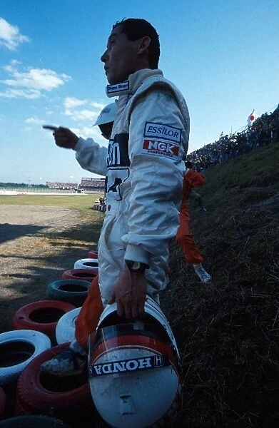 Formula One World Championship: Satoru Nakajima Tyrrell 020, retires after an accident