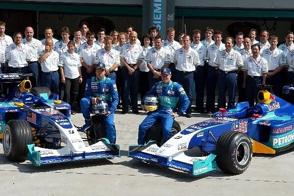 Formula One World Championship: Sauber Petronas Team Picture including: Heinz-Harald Frentzen Sauber and Nick Heidfeld Sauber