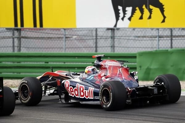 Formula One World Championship: Sebastien Buemi Scuderia Toro Rosso STR5 with a broken rear wing