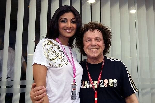 Formula One World Championship: Shilpa Shetty Indian film actress and model with Leo Sayer Singer