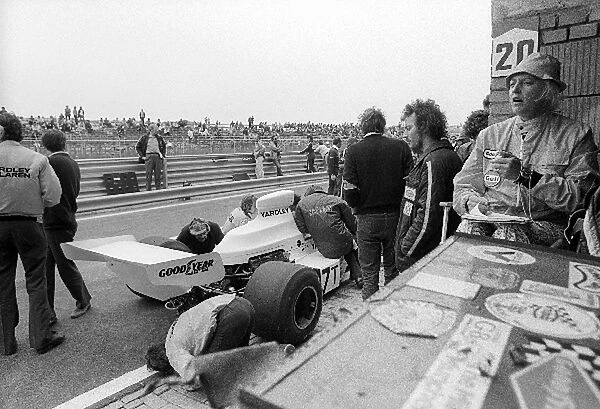 Formula One World Championship: The spare McLaren M23 of seventh placed Denny Hulme in the pits